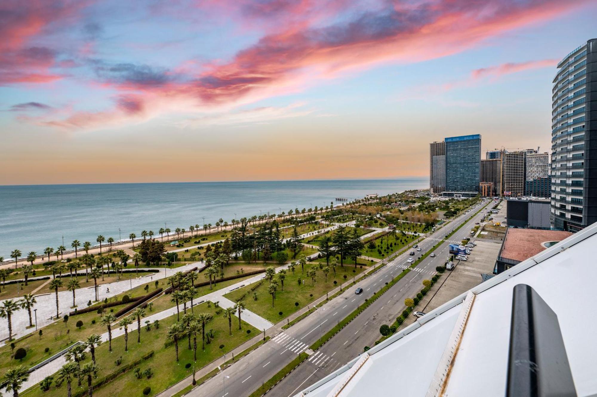 The Grandeur Hotel Batumi Exterior photo